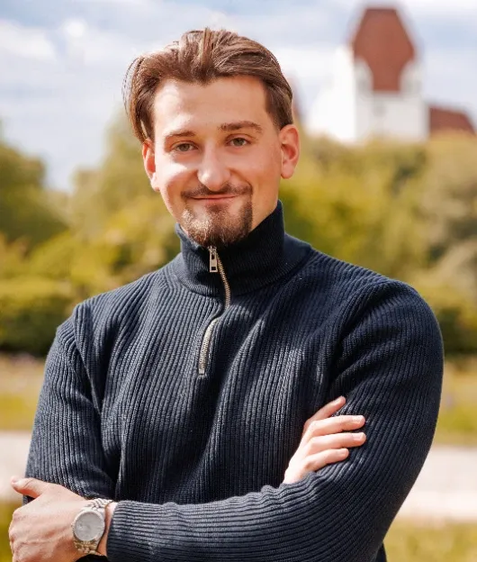 Kosovar Spahiu, unabhängiger Versicherungsmakler